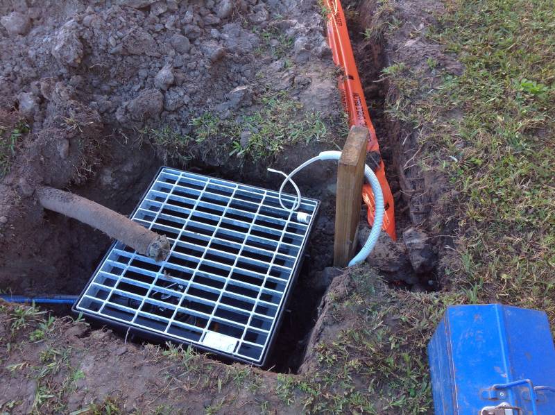 Pumped storm water drainage system